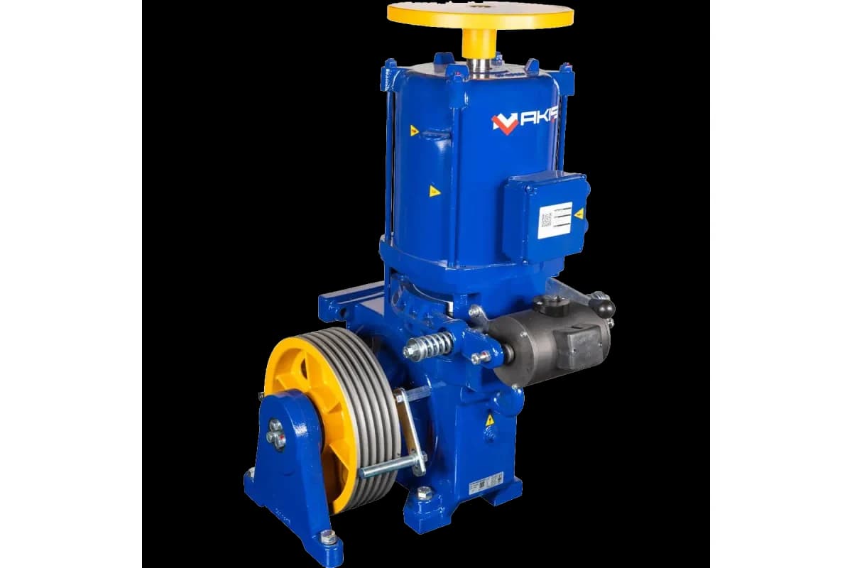 AKIS HV-140 çekiş makinesi, 630–1,000 kg, Makine dairesi