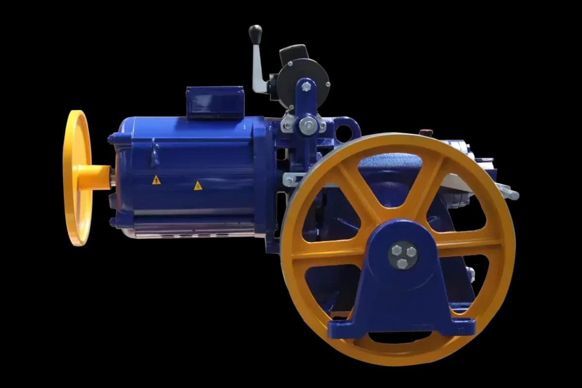 موتور کشش AKIS VOLPI VF3، ظرفیت 320–1,500 kg، موتورخانه