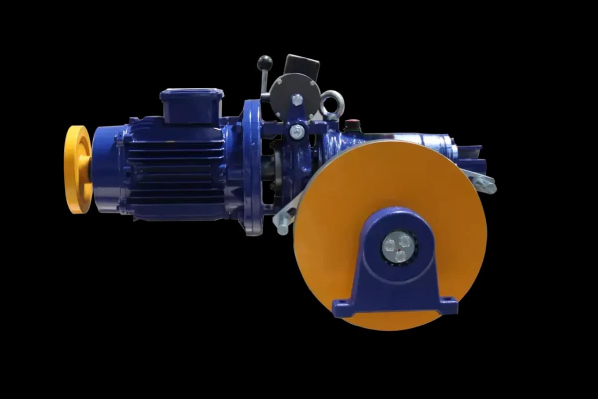 موتور کشش AKIS Z 60، ظرفیت 320–500 kg، موتورخانه