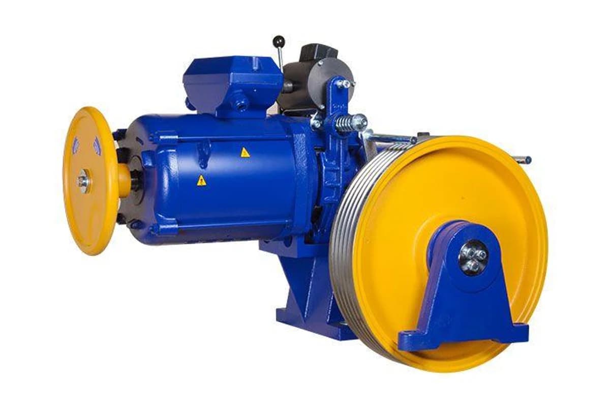 موتور کشش AKIS ZF 82، ظرفیت 320–800 kg، موتورخانه
